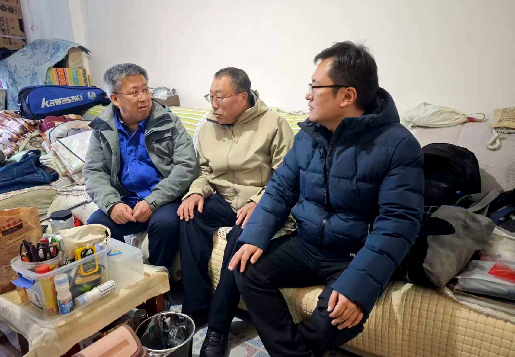 探望退休老員工.jpg